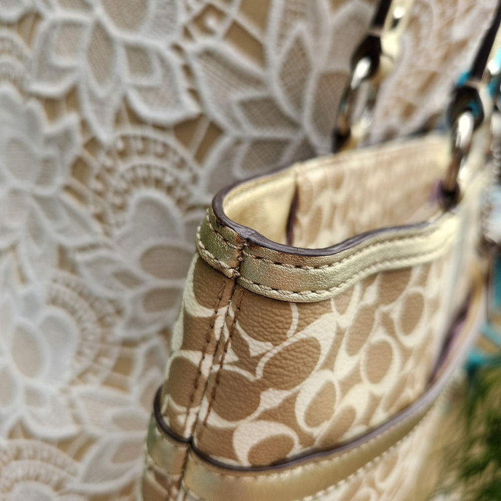 Gorgeous Coach Chelsea Heritage Shoulder bag. Gold, Khaki & Cream EUC - Picture 6 of 16